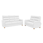 Värimallikuva valkoisesta 2-istuttavasta Atlanta-sohvasta, oikealla (yhdessä 3-istuttavan Atlanta-sohvan kanssa). Sohvat myydään erikseen, verhoiluna Labrador 01 -nahka/keinonahka ja luonnonväriset puujalat.